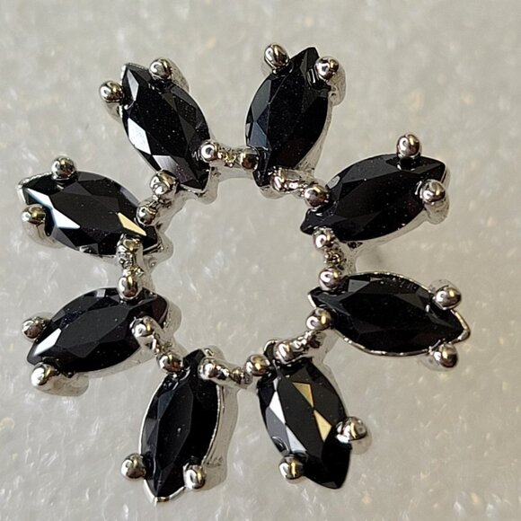 Black Mini earrings - Picture 3 of 8